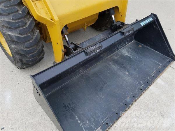 CAT 272 D スキッドステアローダー