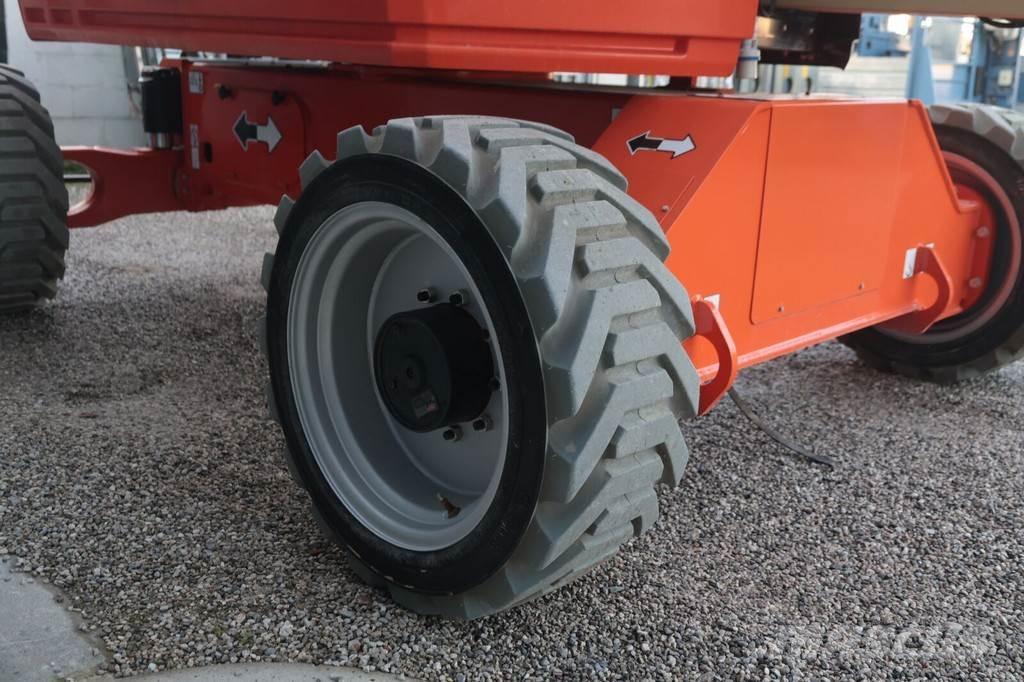 JLG EC520AJ ブームリフト　屈伸型