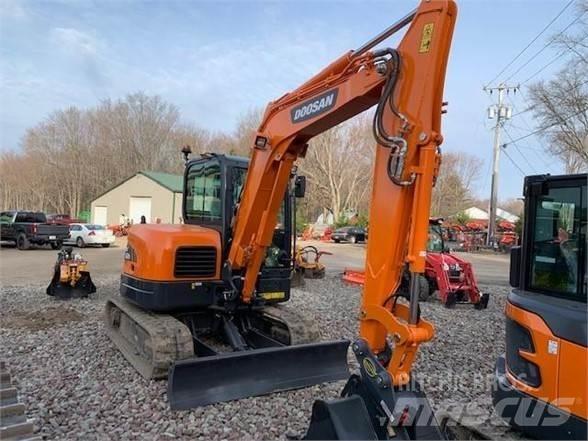 Doosan DX62R-3 大型油圧ショベル12t以上（パワーショベル・ユンボ）