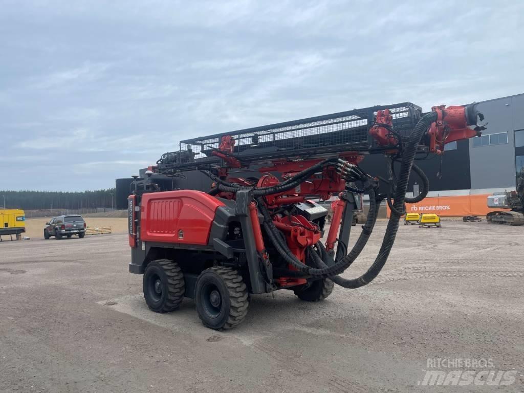 Sandvik DC300Ri サーフェイスドリルリグ