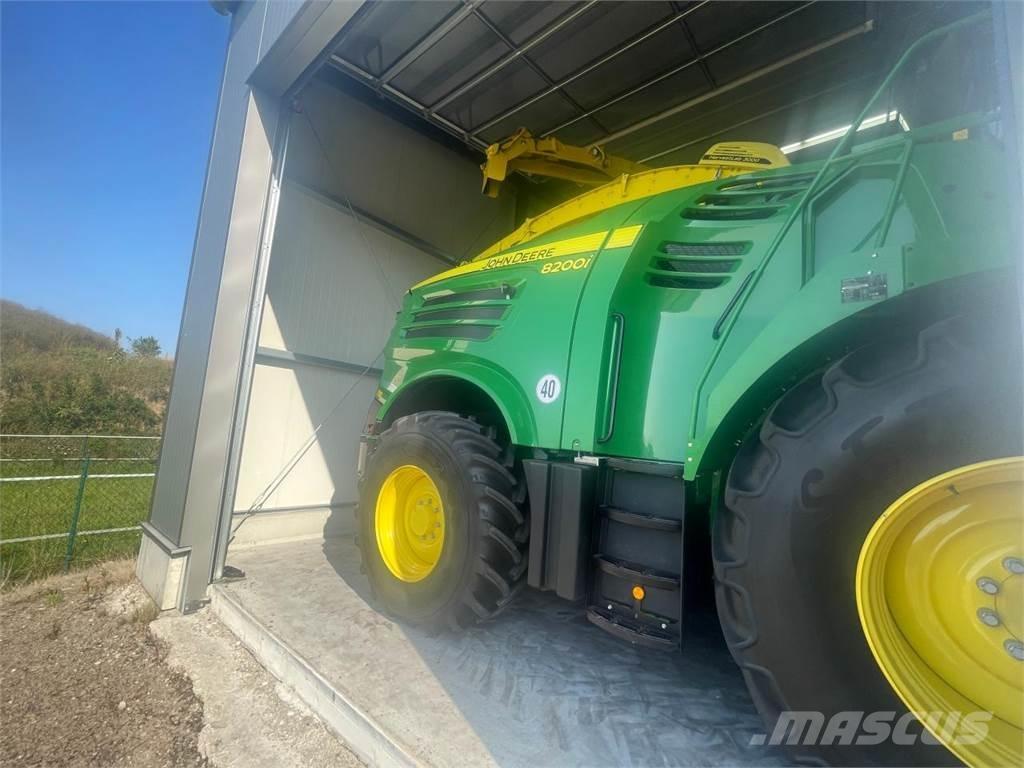 John Deere 8200i 自走式フォレージハーベスター
