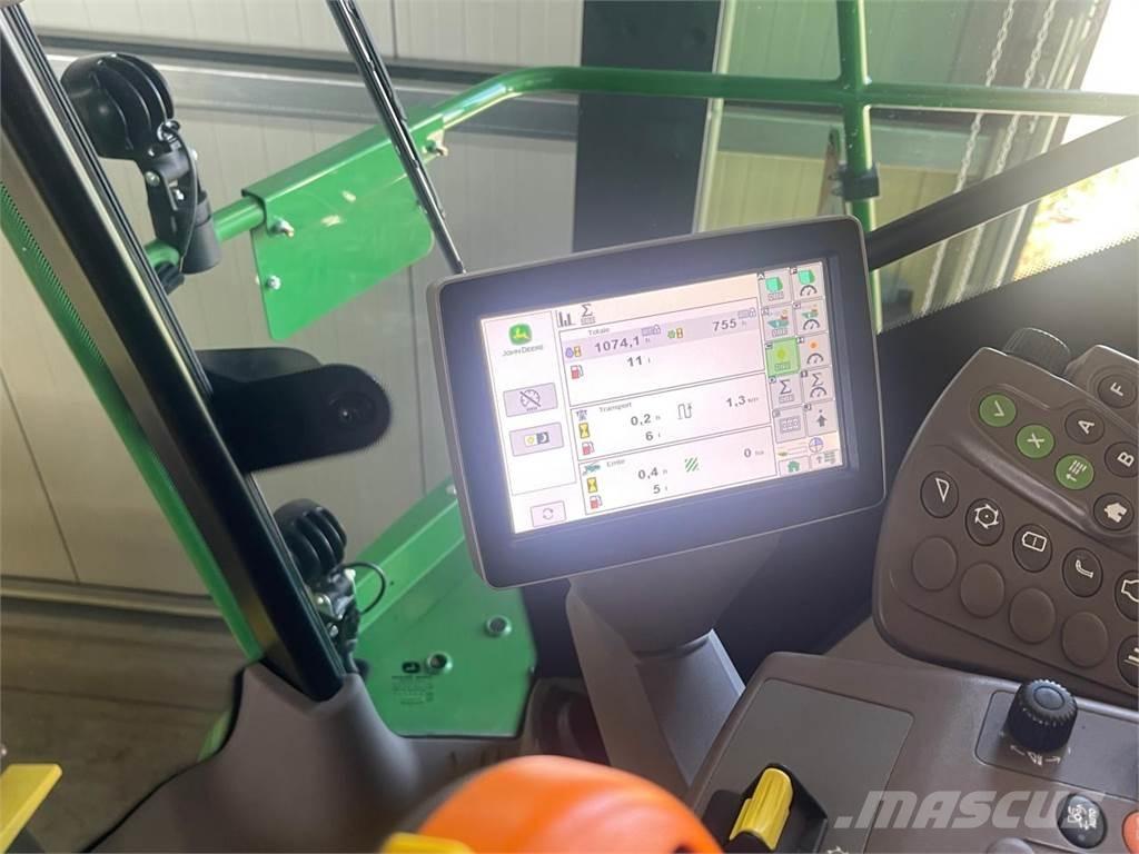 John Deere 8200i 自走式フォレージハーベスター