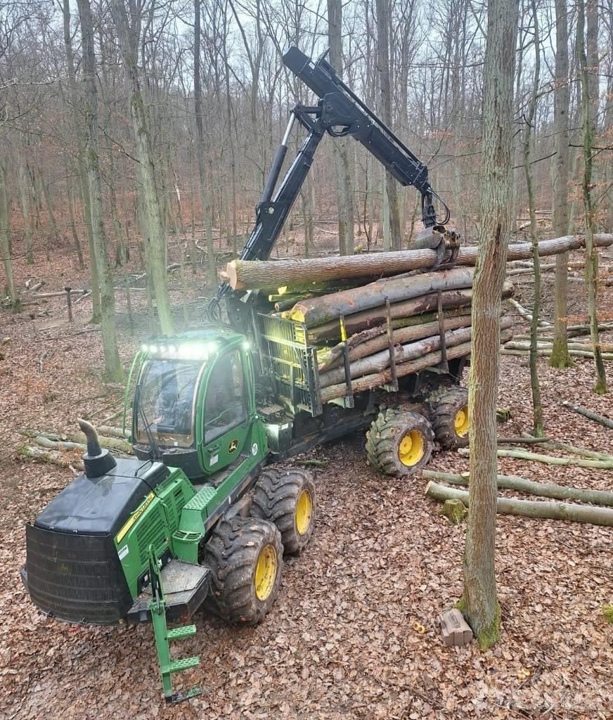 John Deere 1210 G フォワーダー