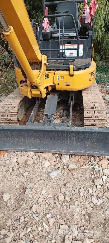 Komatsu PC35 ミニ油圧ショベル 7t以下（ミニユンボ・ミニディガー）
