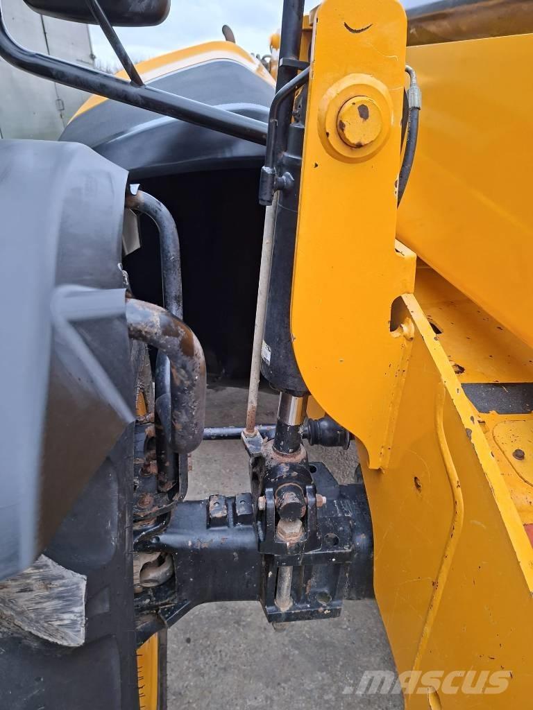 JCB 535-125 テレスコーピックハンドラー