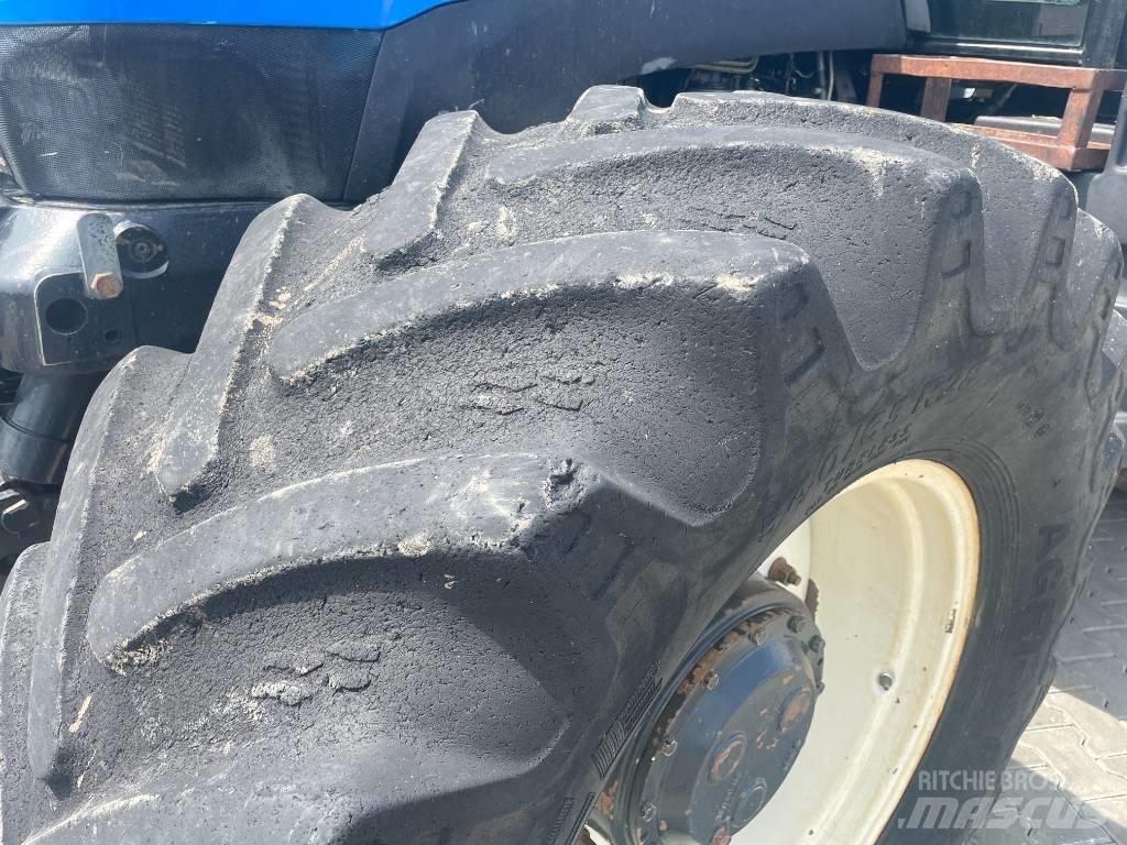 New Holland T 6080 トラクター