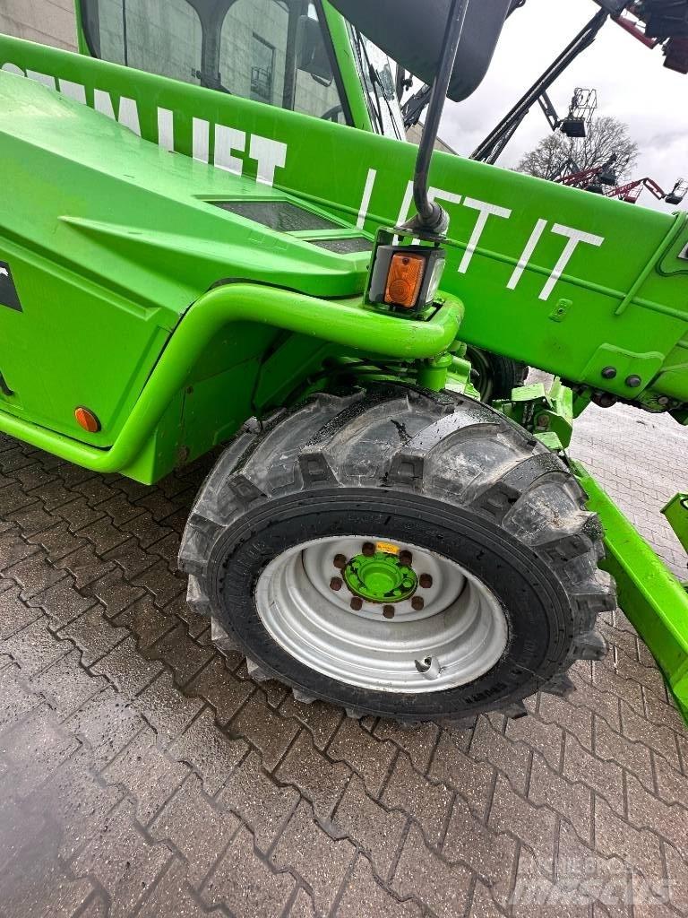 Merlo P40.17 Plus テレスコーピックハンドラー