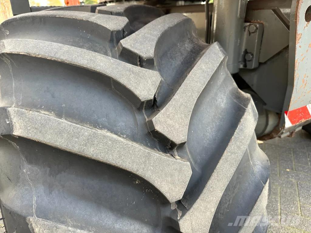 JCB JS145W ホイール式油圧ショベル（パワーショベル・ユンボ・バックホー）