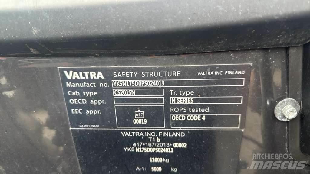 Valtra N175 トラクター