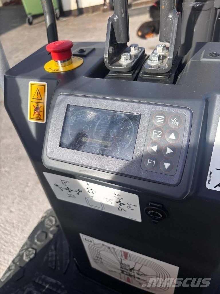 XCMG XE10E ミニ油圧ショベル 7t以下（ミニユンボ・ミニディガー）