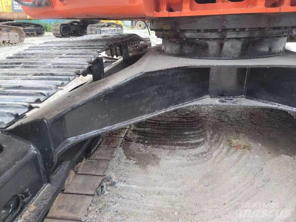 Doosan DX 225 LC 大型油圧ショベル12t以上（パワーショベル・ユンボ）