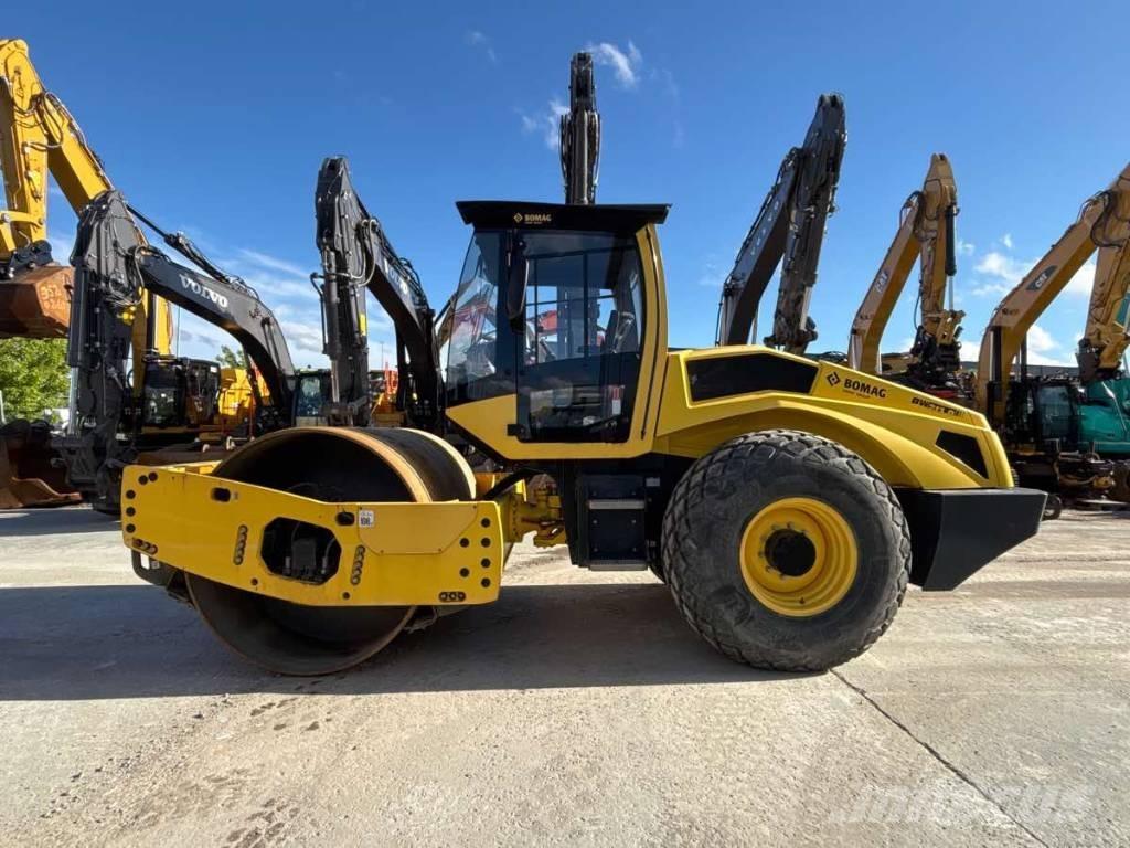 Bomag BW213D-5 振動ローラ