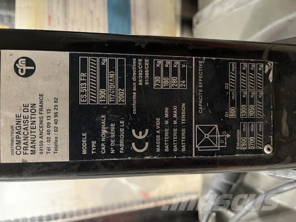 Manitou ES 513 自走式スタッカー