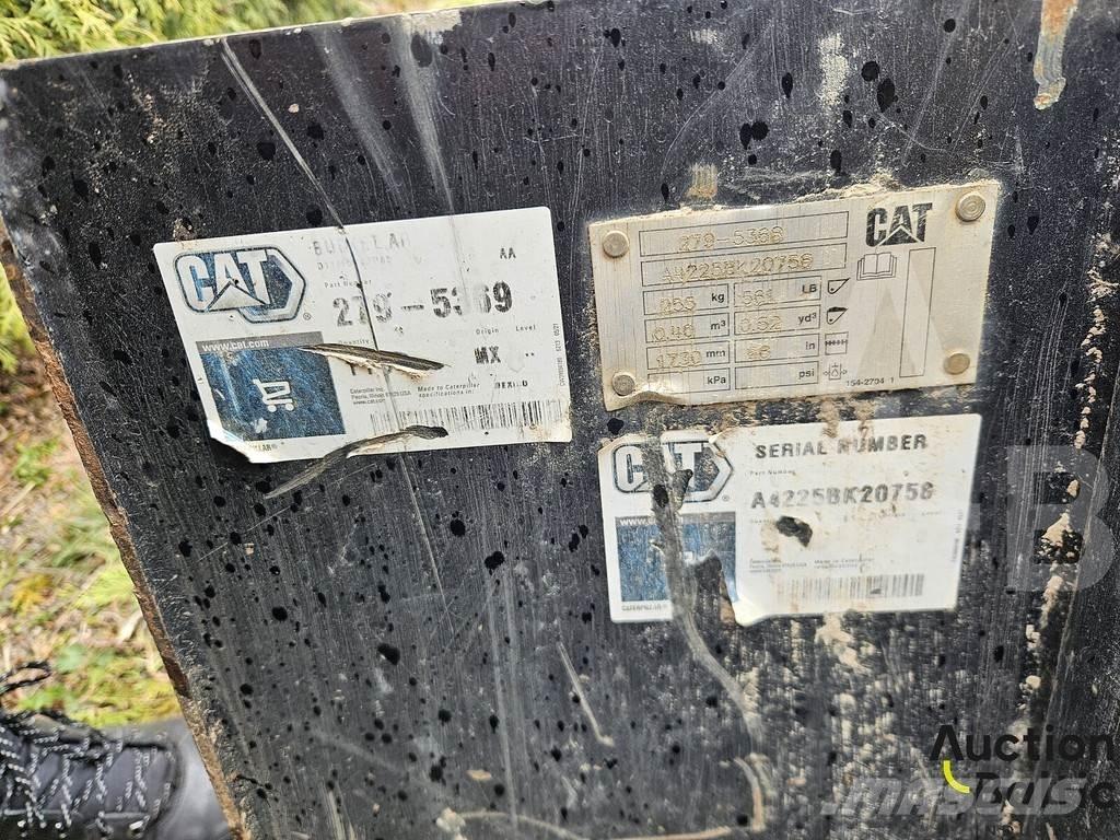 CAT 242 D 3 スキッドステアローダー