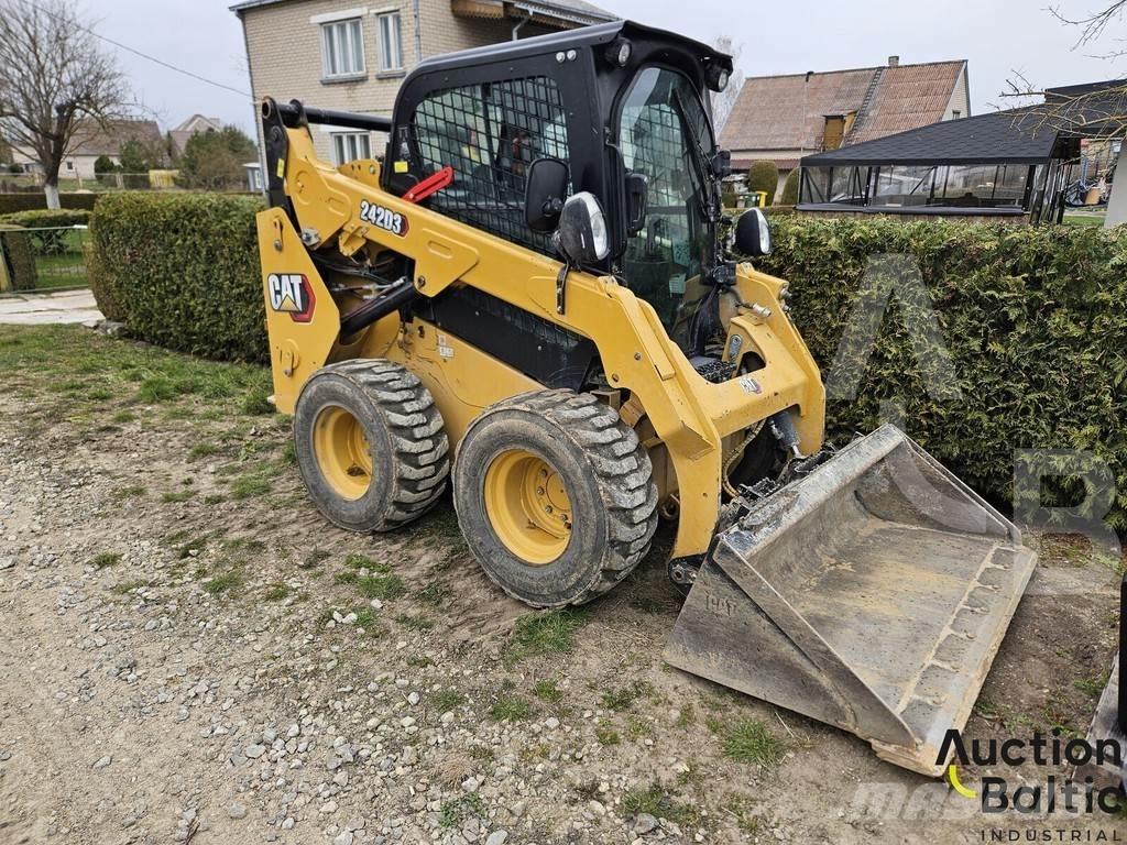 CAT 242 D 3 スキッドステアローダー