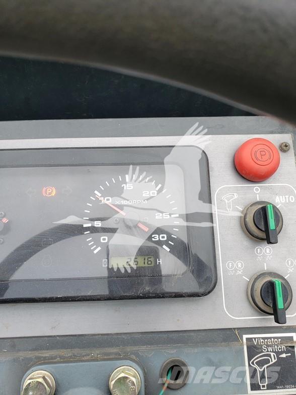 Sakai SW300-1 振動ローラ