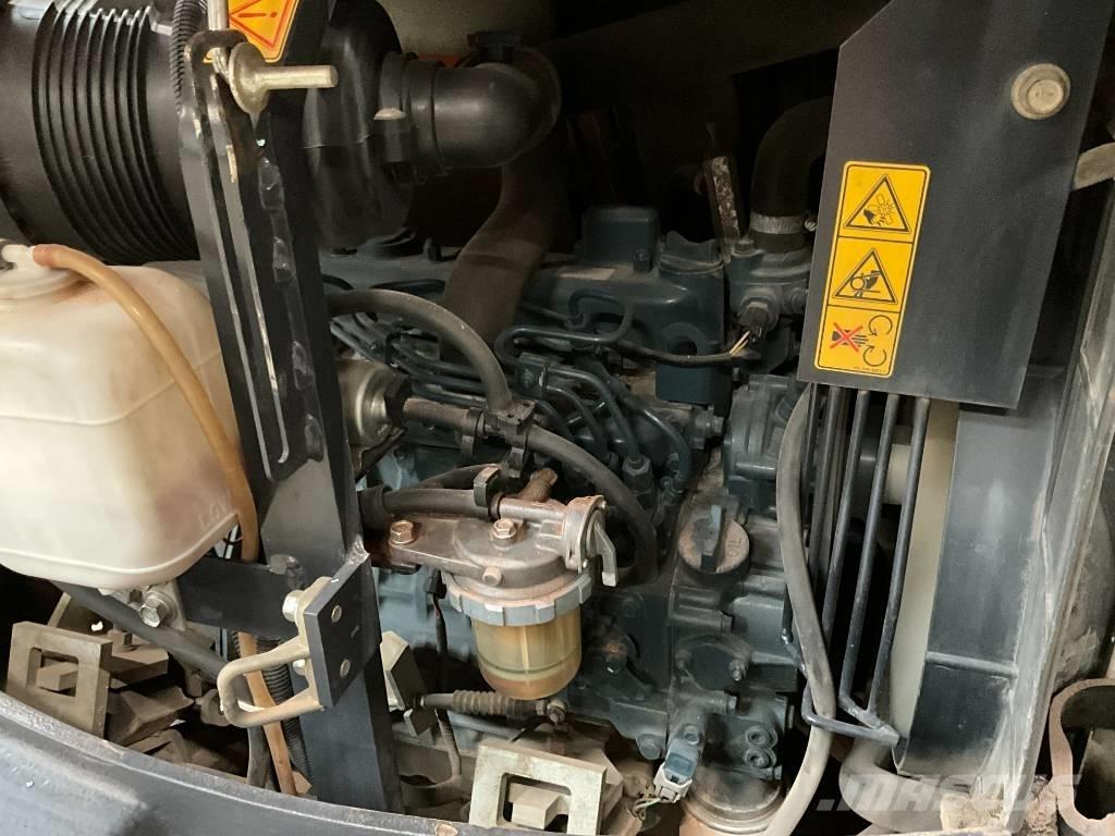 Kubota KX 61-3 ミニ油圧ショベル 7t以下（ミニユンボ・ミニディガー）