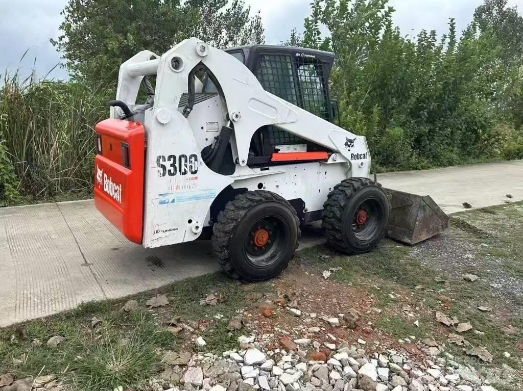 Bobcat S 300 スキッドステアローダー