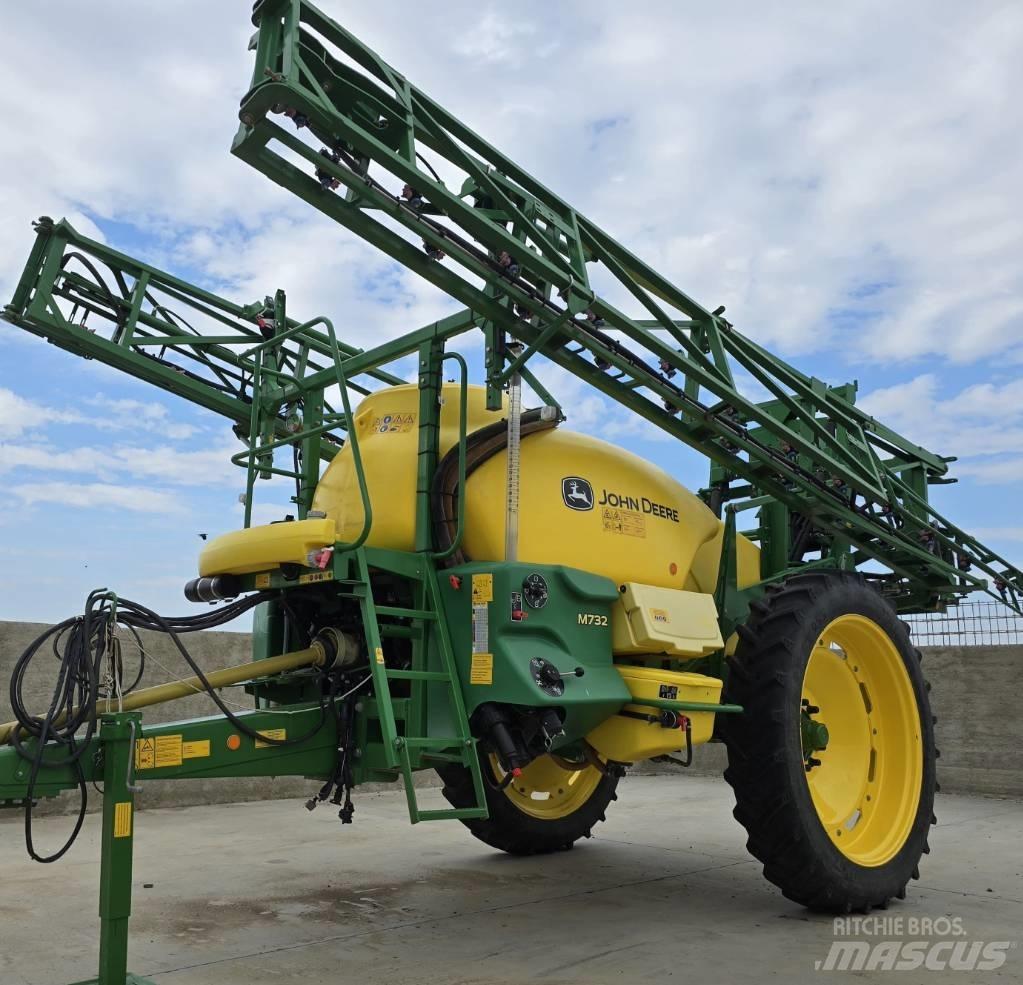 John Deere M 732 牽引型スプレイヤー