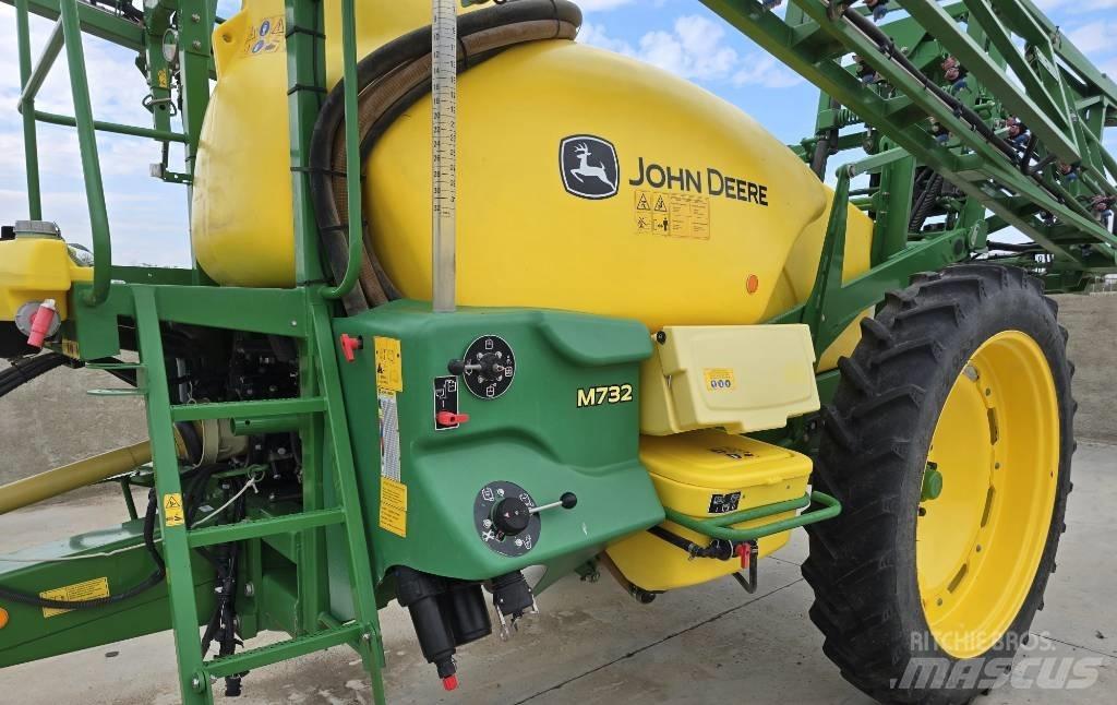 John Deere M 732 牽引型スプレイヤー