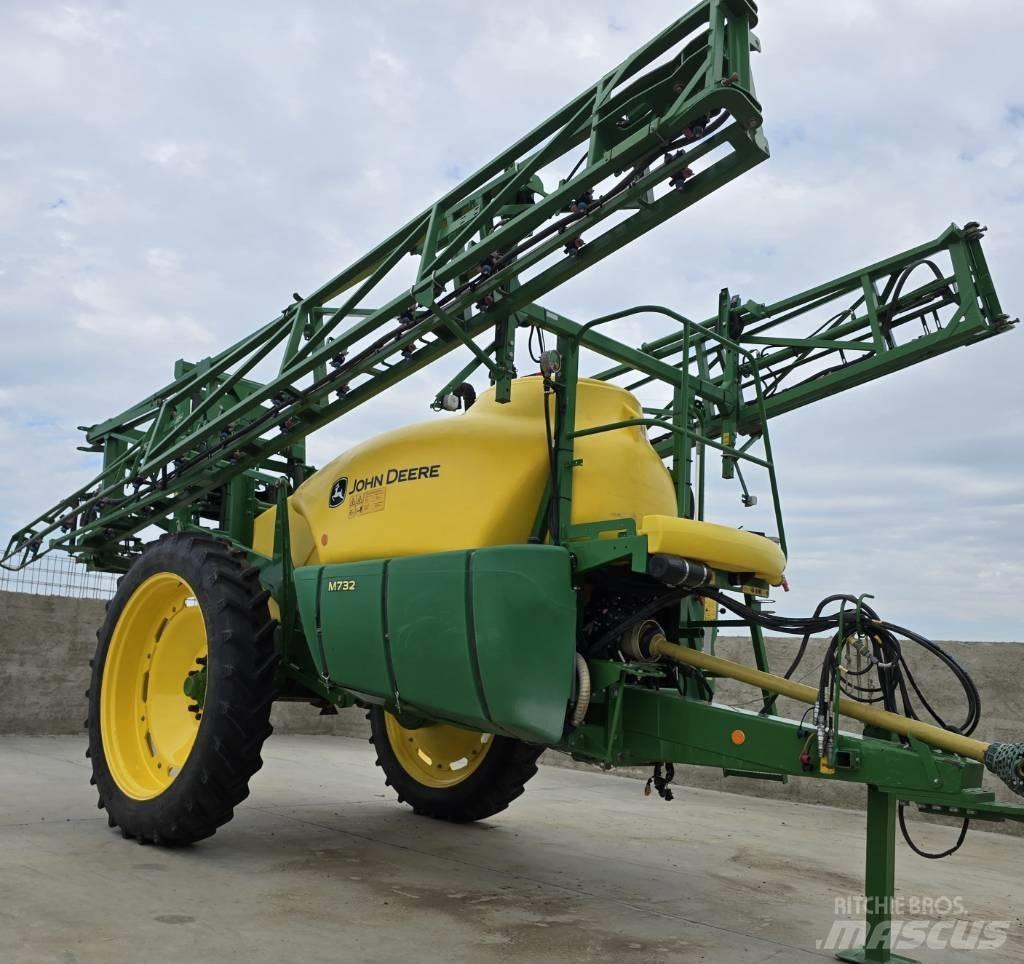 John Deere M 732 牽引型スプレイヤー