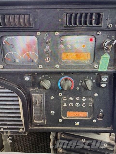 CAT D 6 T ブルドーザー