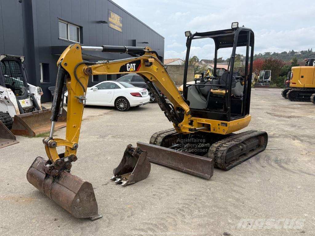 CAT 302.7 CR ミニ油圧ショベル 7t以下（ミニユンボ・ミニディガー）