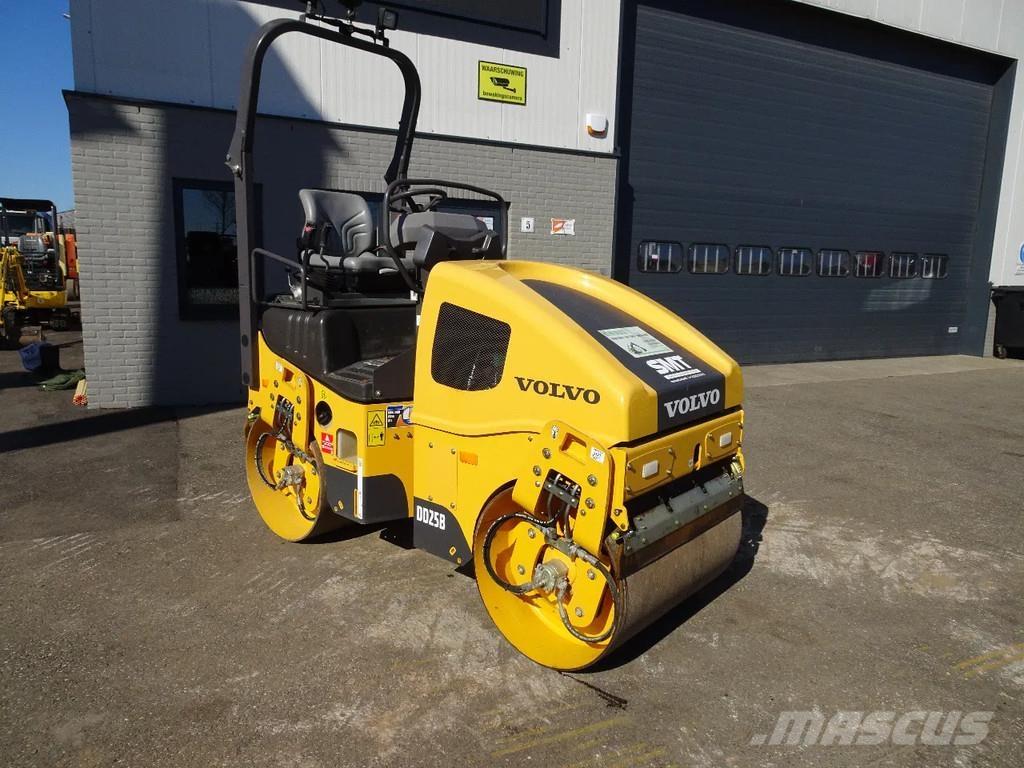 Volvo DD25P タンデムローラ