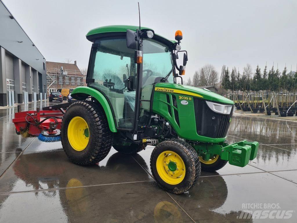 John Deere 3039R トラクター