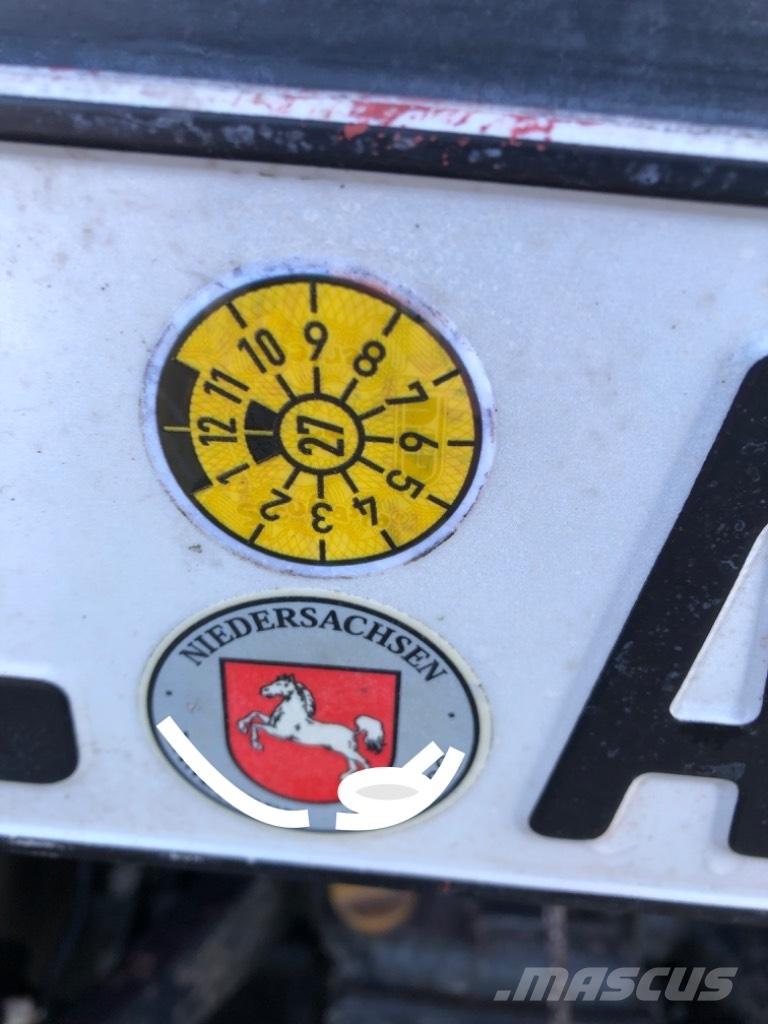 Shibaura ST 330 HST コンパクトトラクター