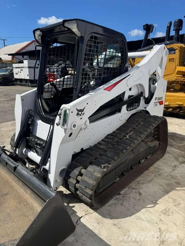 Bobcat T 740 スキッドステアローダー