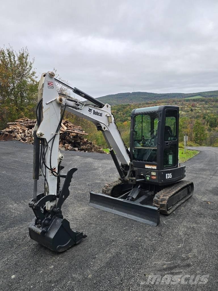 Bobcat E 35 ミニ油圧ショベル 7t以下（ミニユンボ・ミニディガー）
