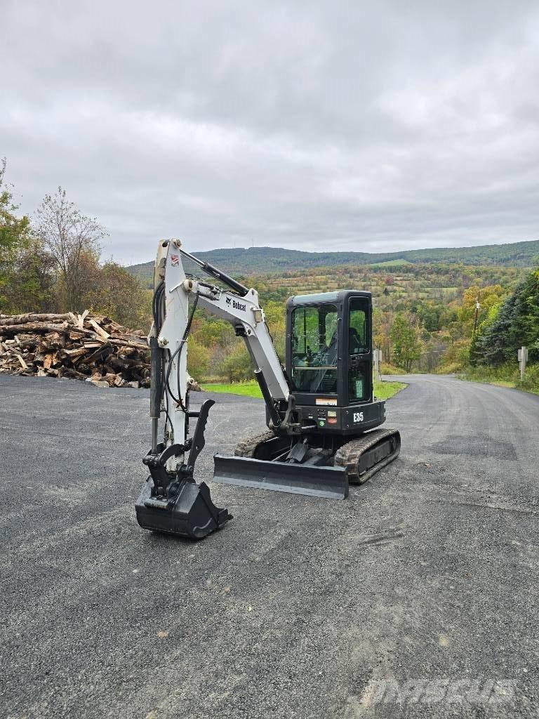 Bobcat E 35 ミニ油圧ショベル 7t以下（ミニユンボ・ミニディガー）