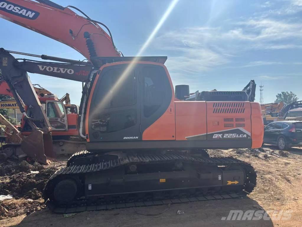 Doosan DX 225 LCA 中型油圧ショベル 7ｔ-12ｔ（ユンボ・パワーショベル・バックホー）