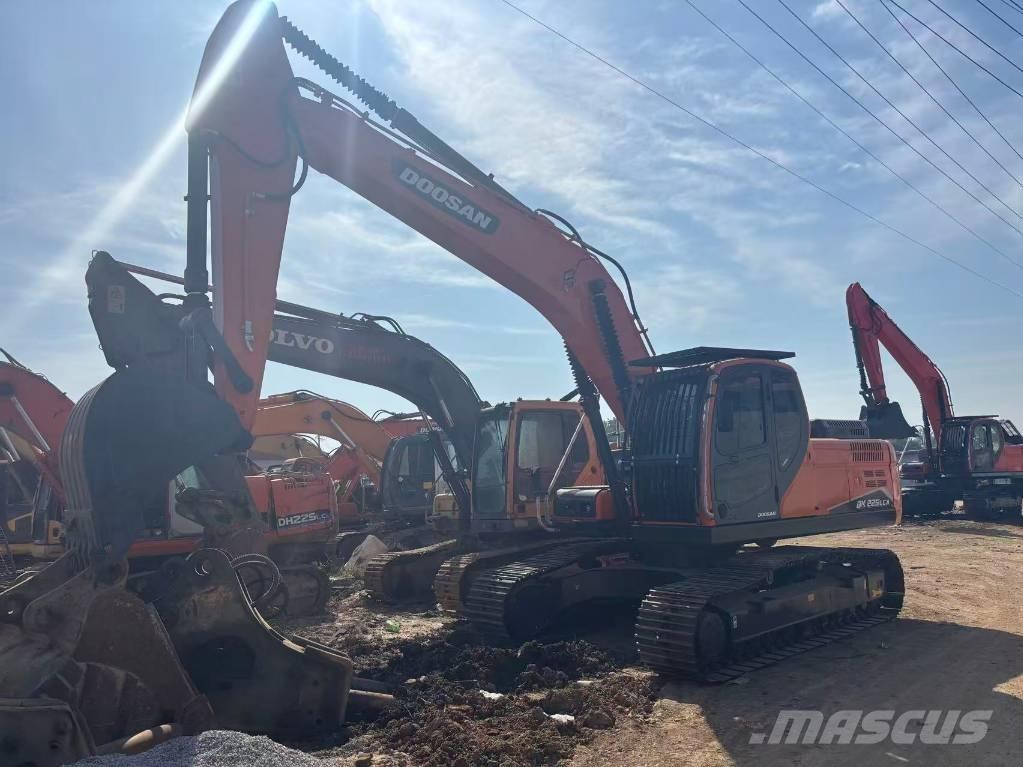 Doosan DX 225 LCA 中型油圧ショベル 7ｔ-12ｔ（ユンボ・パワーショベル・バックホー）