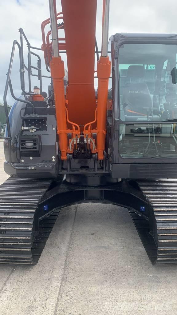 Hitachi ZX 135 US-6 大型油圧ショベル12t以上（パワーショベル・ユンボ）