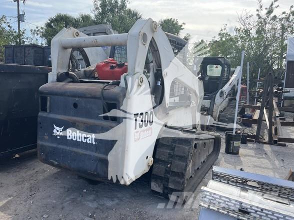 Bobcat T300 スキッドステアローダー
