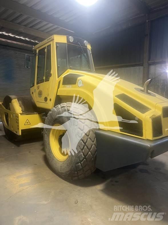 Bomag BW213D-4 振動ローラ