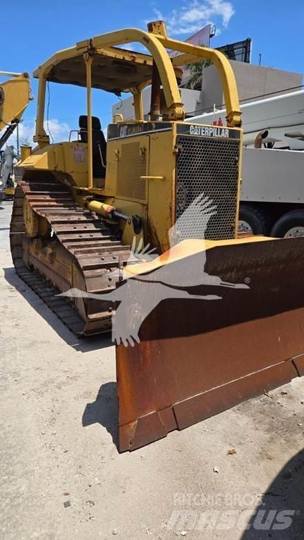 CAT D6M ブルドーザー