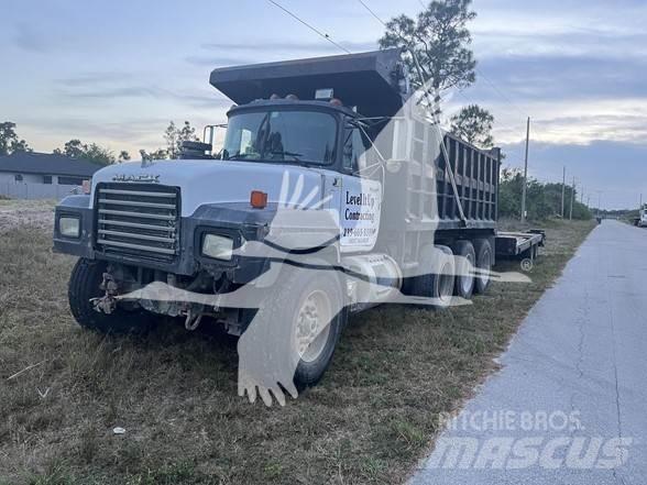 Mack RD688S ダンプ