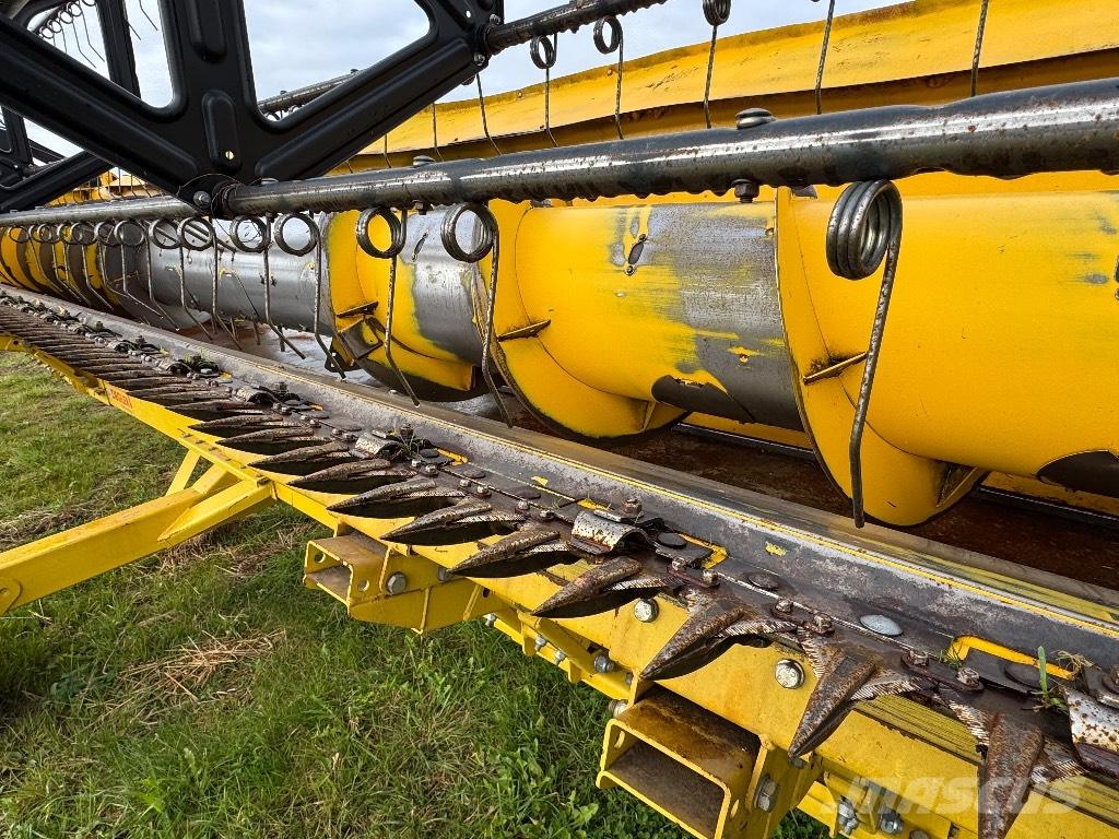 New Holland CX 8070 コンバイン