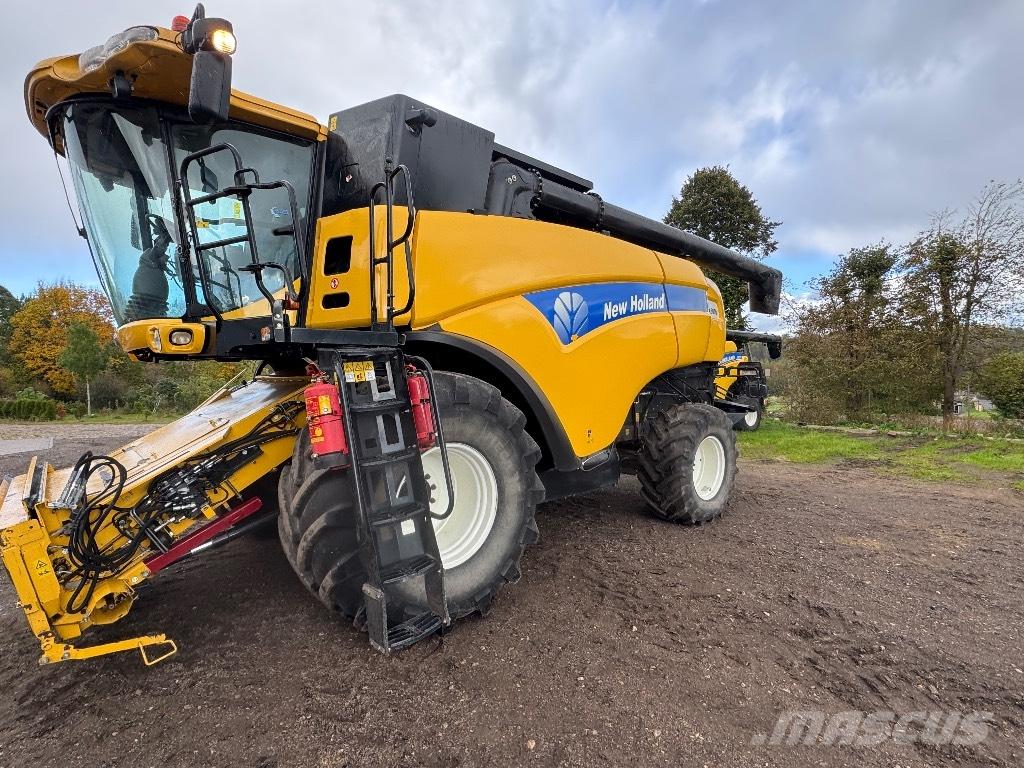 New Holland CX 8070 コンバイン