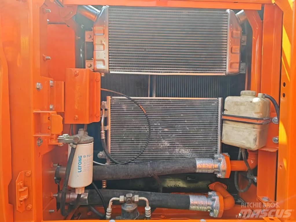 Doosan DX 225 LC 大型油圧ショベル12t以上（パワーショベル・ユンボ）