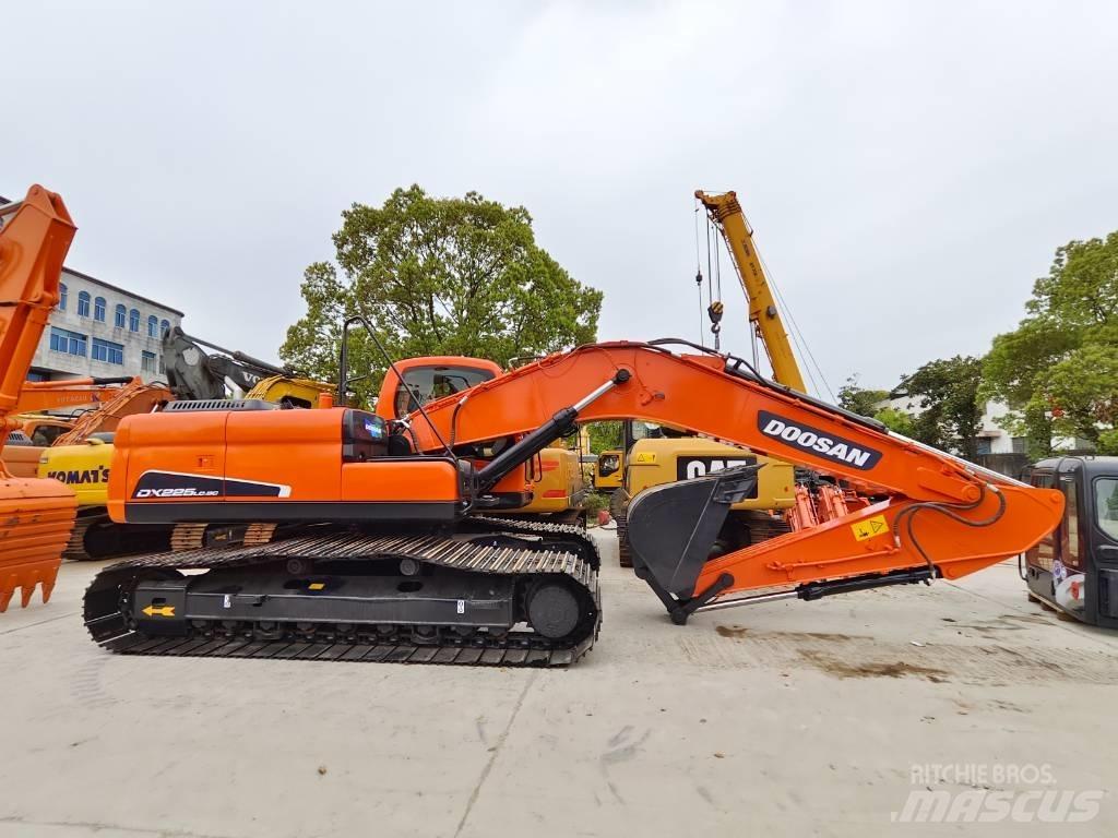 Doosan DX 225 LC 大型油圧ショベル12t以上（パワーショベル・ユンボ）