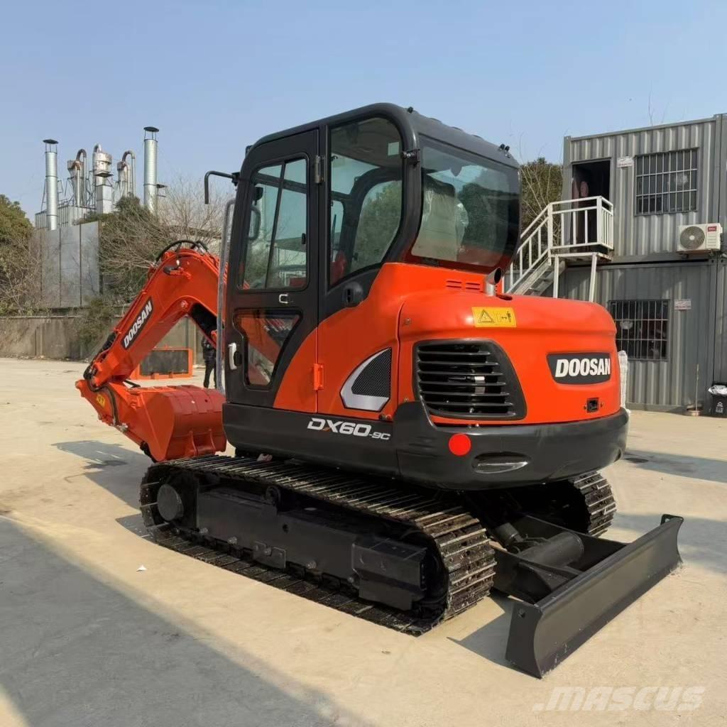 Doosan DX 60-9 C ミニ油圧ショベル 7t以下（ミニユンボ・ミニディガー）
