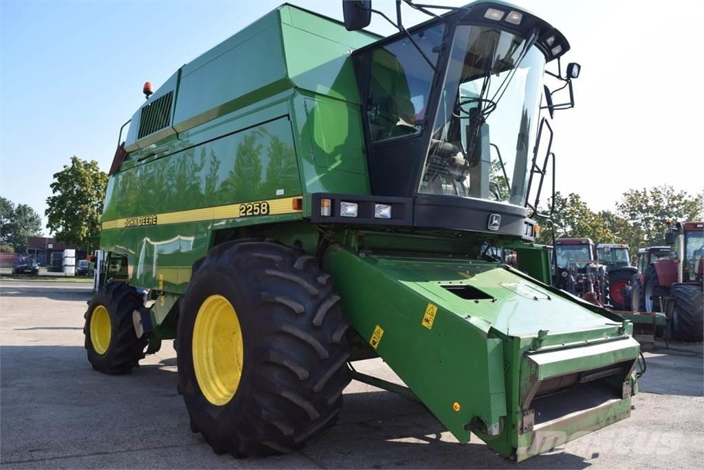 John Deere 2064 コンバイン
