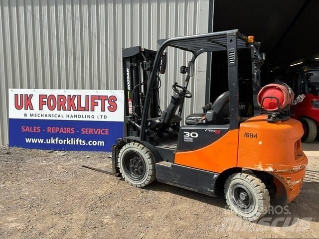Doosan G 30 E-5 LPGフォークリフト