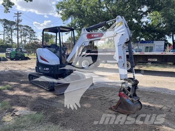 Bobcat E35i ミニ油圧ショベル 7t以下（ミニユンボ・ミニディガー）