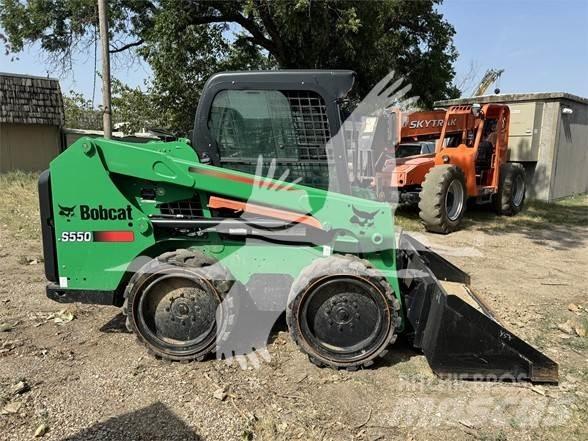Bobcat S550 スキッドステアローダー