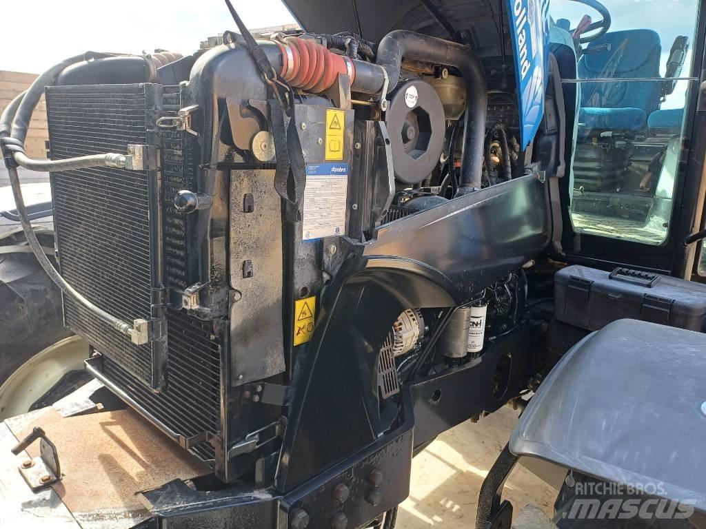 New Holland T7030AC トラクター